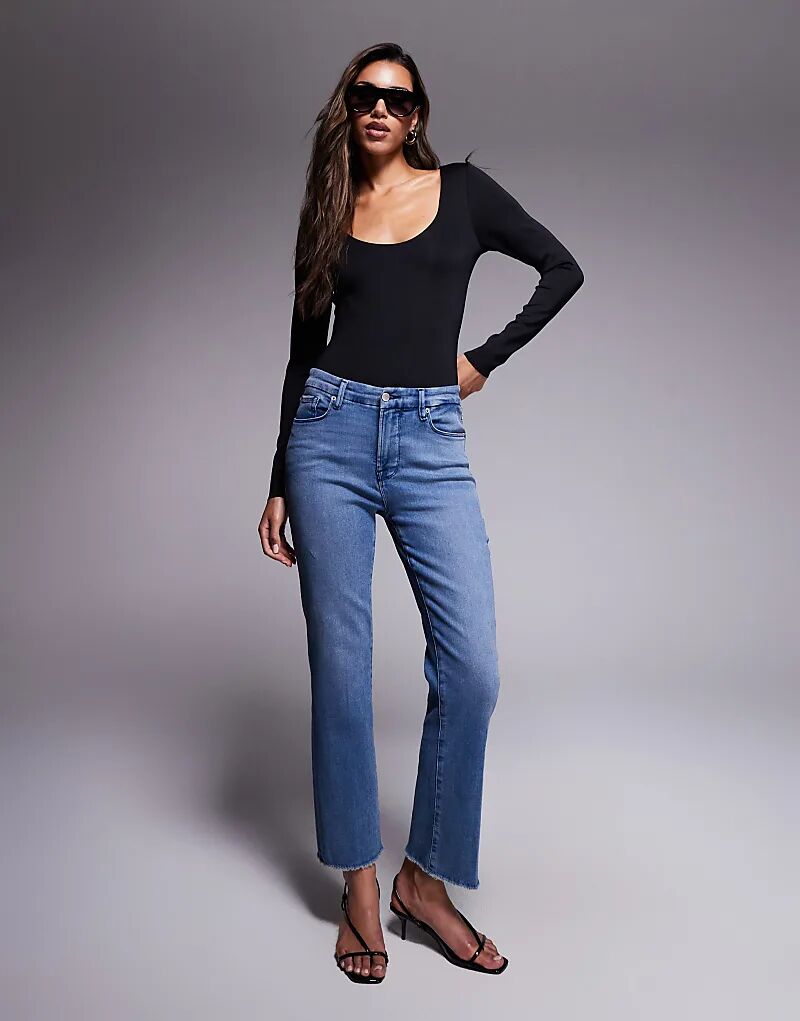 Good American Джинсы с прямыми штанинами и разрезными карманами синего цвета.
Good American Джинсы с прямыми штанинами и разрезными карманами синего цвета.