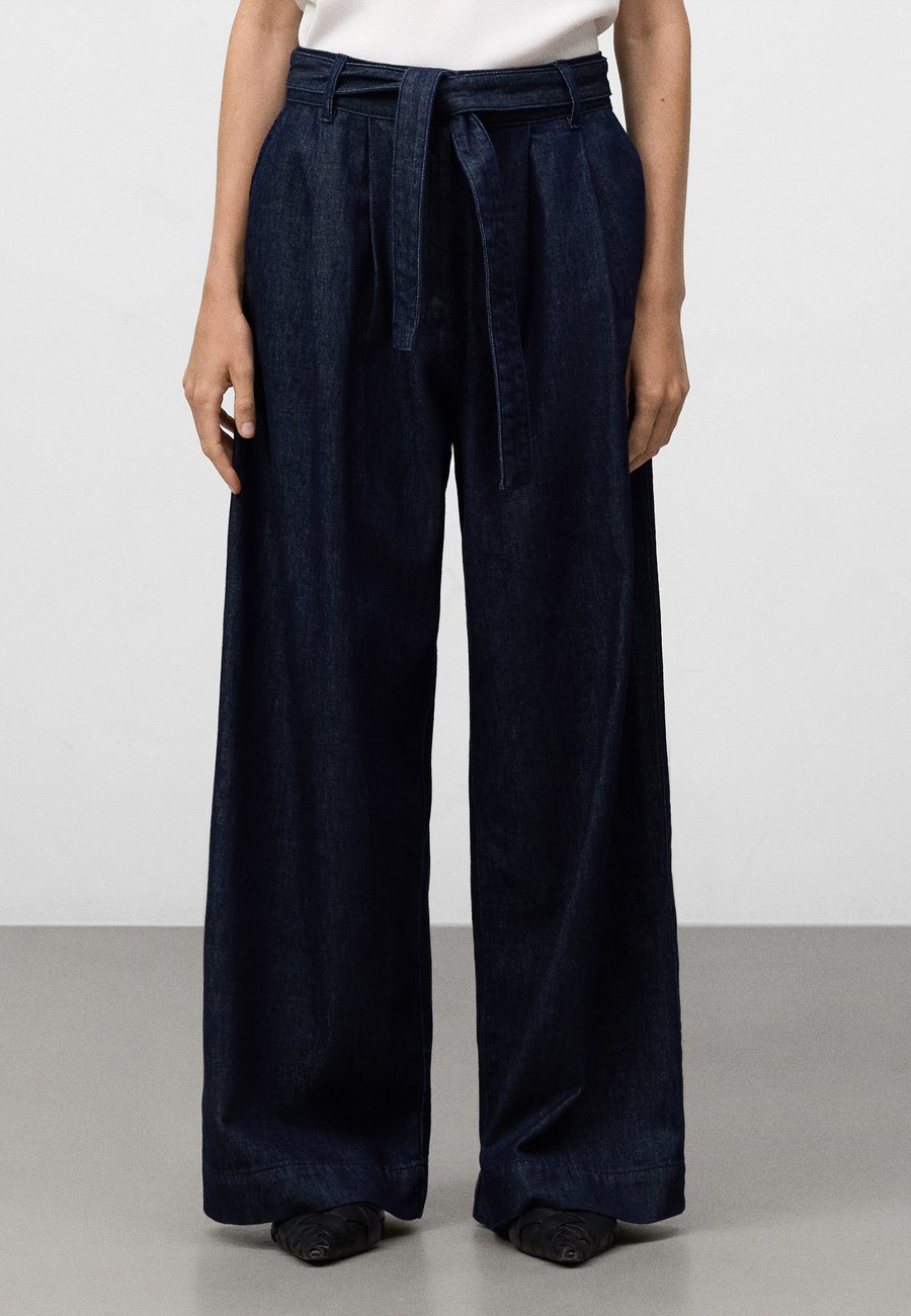 Брюки ADOLFO DOMINGUEZ WIDE, Navy Blue/Dark Blue
Брюки ADOLFO DOMINGUEZ WIDE, Navy Blue/Dark Blue