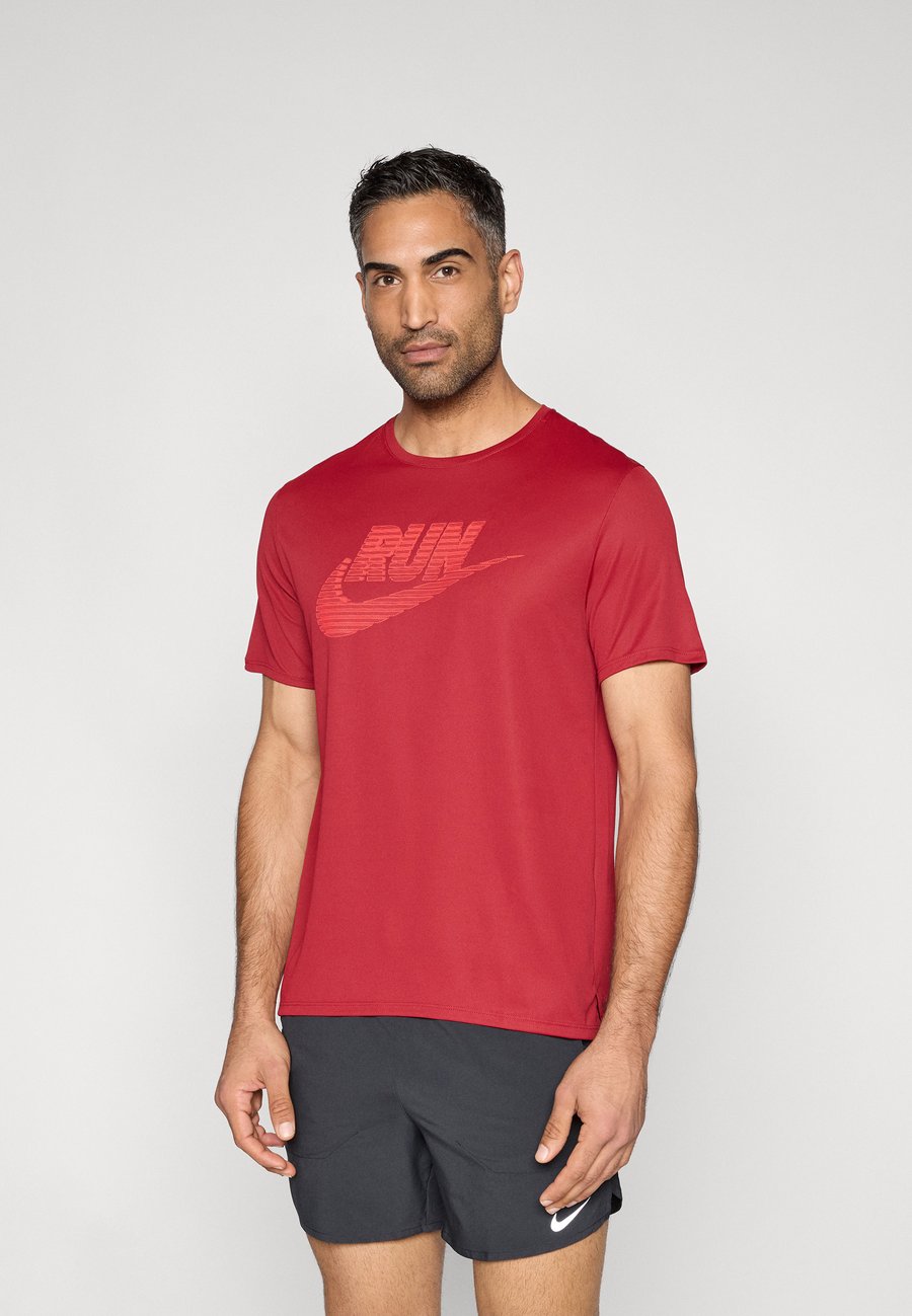 Футболка Nike Performance MILER RUN ENERGY, Team Crimson/Light Crimson/Red, Красный, Футболка Nike Performance MILER RUN ENERGY, Team Crimson/Light Crimson/Red
Футболка Nike Performance MILER RUN ENERGY, Team Crimson/Light Crimson/Red, Красный, Футболка Nike Performance MILER RUN ENERGY, Team Crimson/Light Crimson/Red
