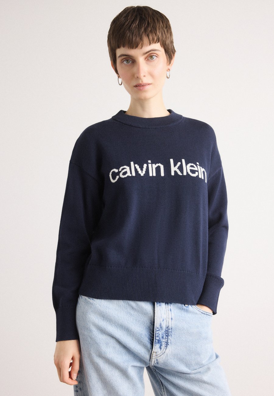 Джемпер Calvin Klein Jeans GRAPHIC, Dark Sapphire/Dark Blue
Джемпер Calvin Klein Jeans GRAPHIC, Dark Sapphire/Dark Blue