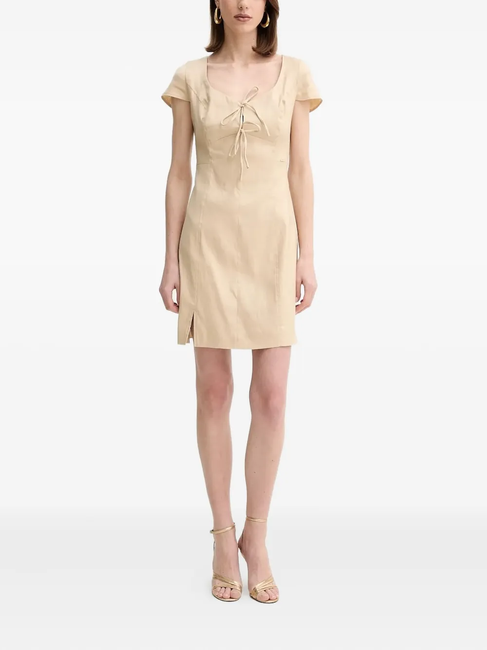 Мини-платье с завязками спереди и разрезами по бокам GUESS USA, нейтральный
Мини-платье с завязками спереди и разрезами по бокам GUESS USA, нейтральный