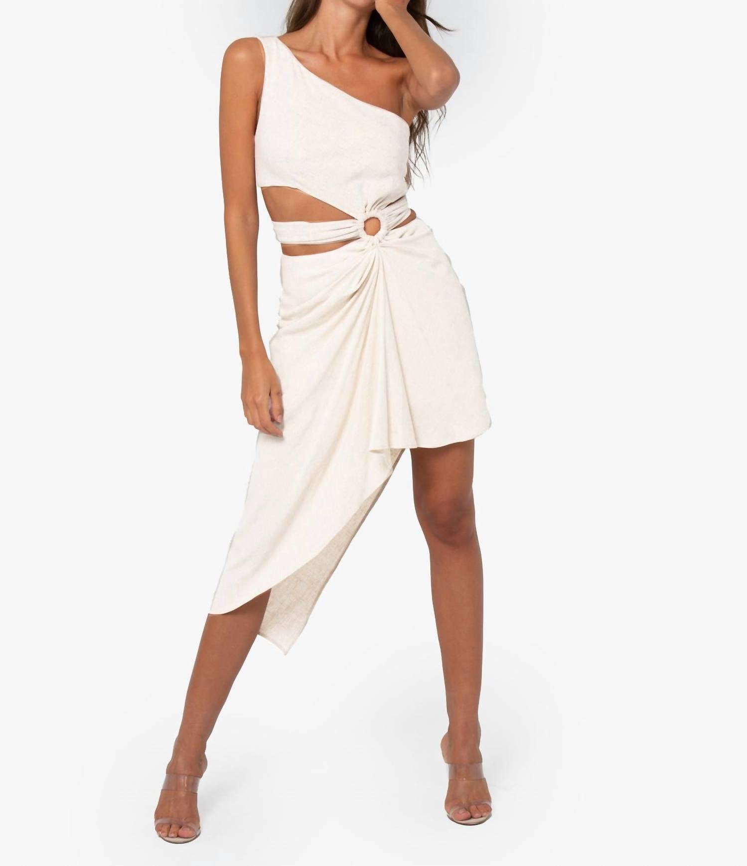 Платье Corey в цвете Off White JBQ
Платье Corey в цвете Off White JBQ