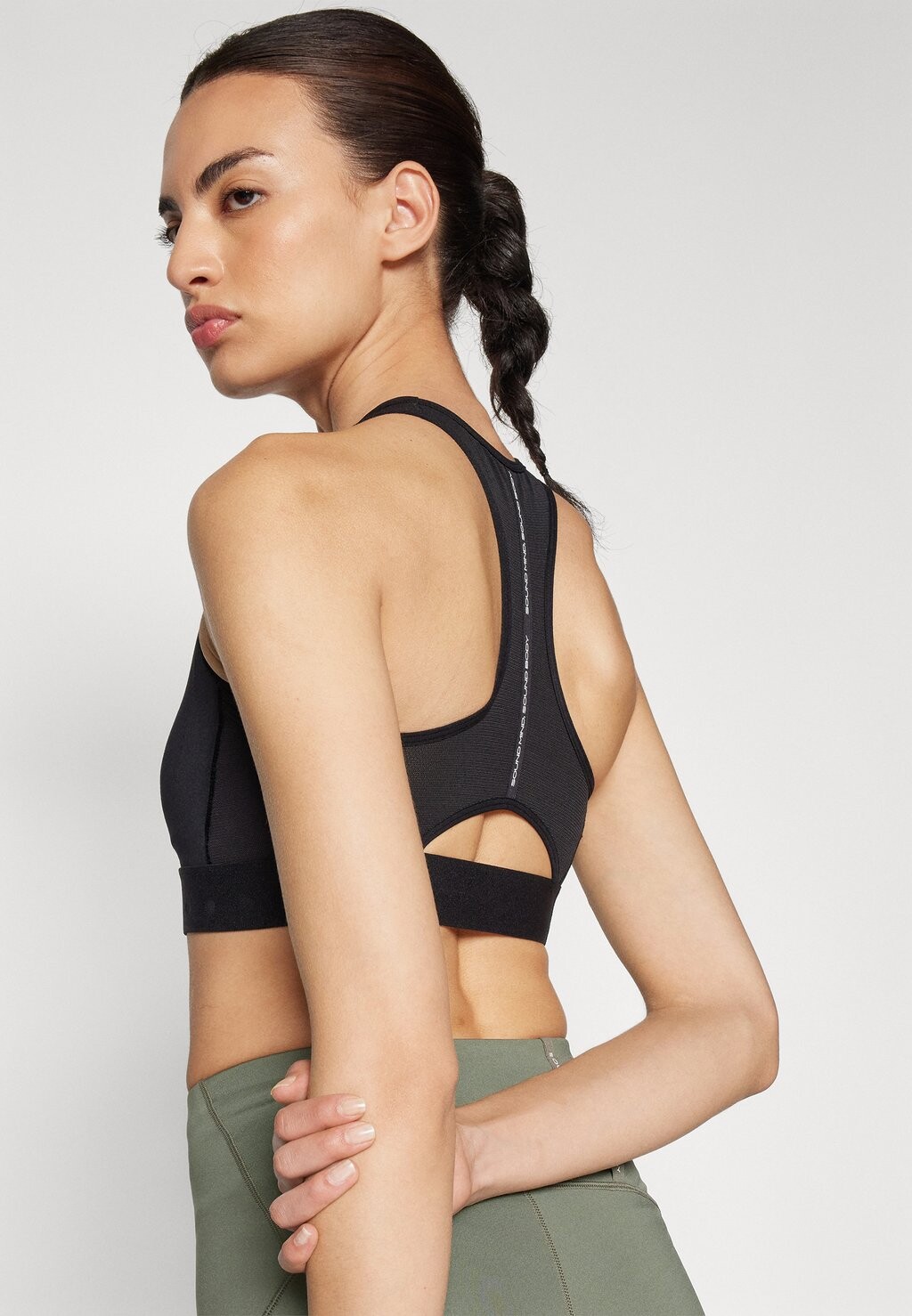 Спортивный бюстгальтер, который надежно поддерживает грудь ROAD COMPRESSION BRA ASICS, черный
Спортивный бюстгальтер, который надежно поддерживает грудь ROAD COMPRESSION BRA ASICS, черный