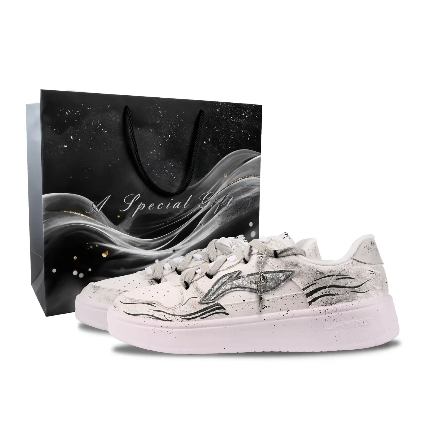 Li Ning Floating Boat Quicksand Slip Resistant, Abrasion Resistant, Lightweight, Breathable, Height Increasing Low top Li-Ning, серый (special shopping bag)
Li Ning Floating Boat Quicksand Slip Resistant, Abrasion Resistant, Lightweight, Breathable, Height Increasing Low top Li-Ning, серый (special shopping bag)