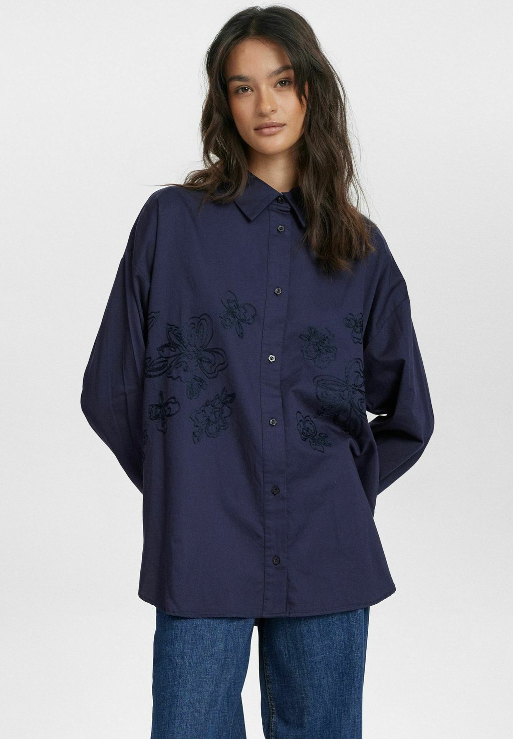 Блузка на пуговицах NUFAITH Nümph, темно-синий
Блузка на пуговицах NUFAITH Nümph, темно-синий