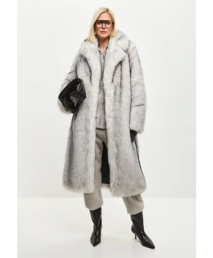 Роскошное пальто из искусственного меха "Натали" - серое. Cesare Gaspari, серый
Роскошное пальто из искусственного меха "Натали" - серое. Cesare Gaspari, серый