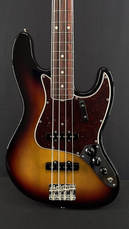Басс гитара Fender American Vintage II 1966 Jazz Bass with Rosewood Fingerboard in 3-Tone Sunburst
Басс гитара Fender American Vintage II 1966 Jazz Bass with Rosewood Fingerboard in 3-Tone Sunburst
