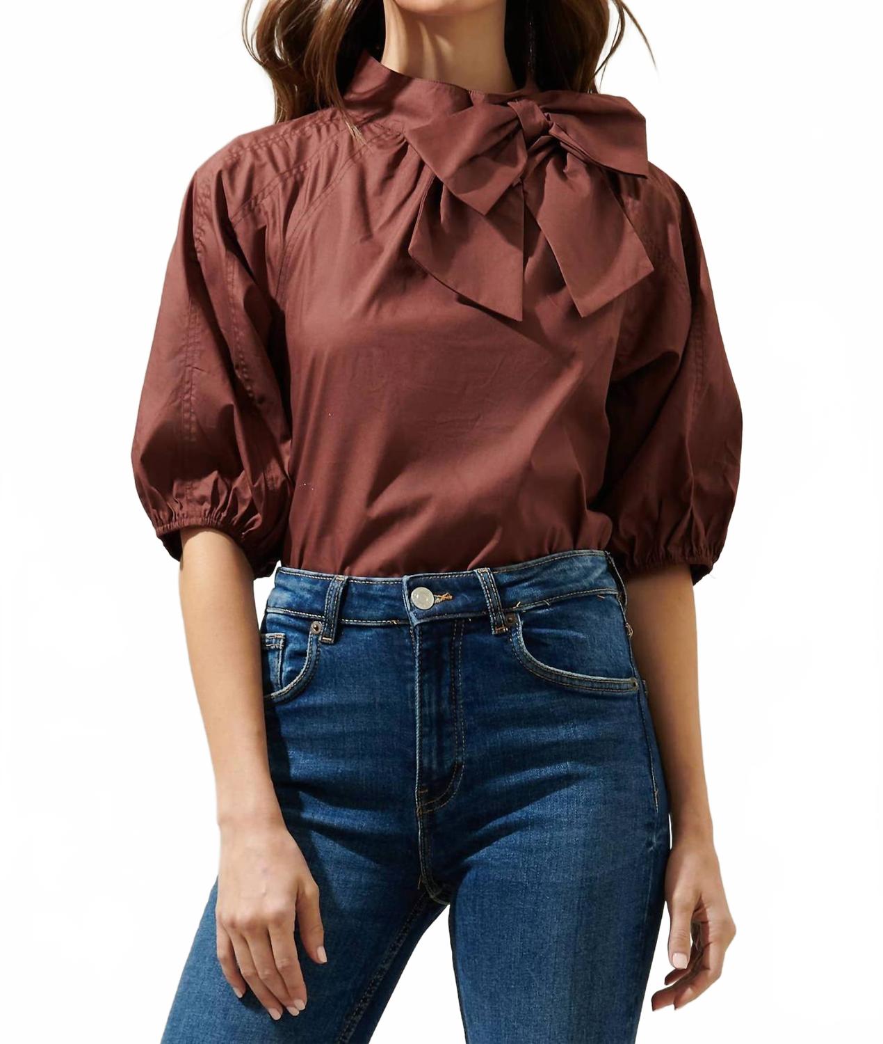 Однотонный топ Jessie Aura коричневого цвета SUGARLIPS 
Однотонный топ Jessie Aura коричневого цвета SUGARLIPS