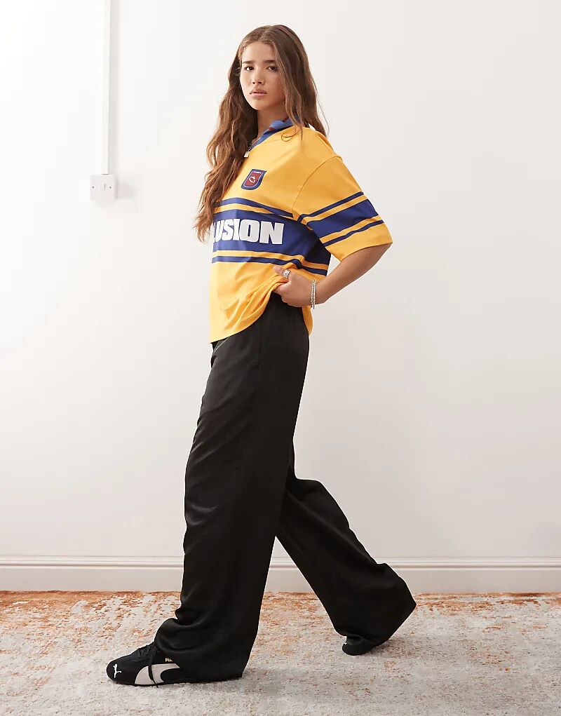 Широкие атласные брюки COLLUSION черного цвета
Широкие атласные брюки COLLUSION черного цвета