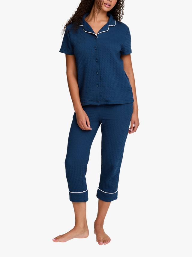 Роскошный костюм из вафельной ткани с пуговицами укороченный комплект пижамы Pretty You London, Marine Blue
Роскошный костюм из вафельной ткани с пуговицами укороченный комплект пижамы Pretty You London, Marine Blue