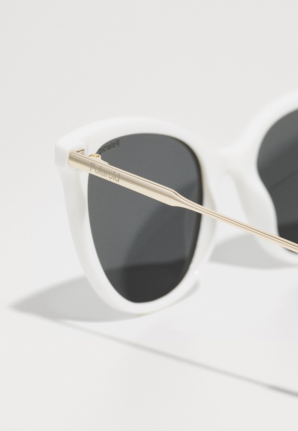 Солнцезащитные очки Polaroid, белый
Солнцезащитные очки Polaroid, белый