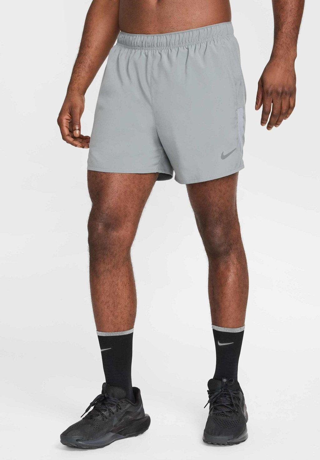 Спортивные шорты VERSATILE CHALLENGER Nike Performance, серый
Спортивные шорты VERSATILE CHALLENGER Nike Performance, серый