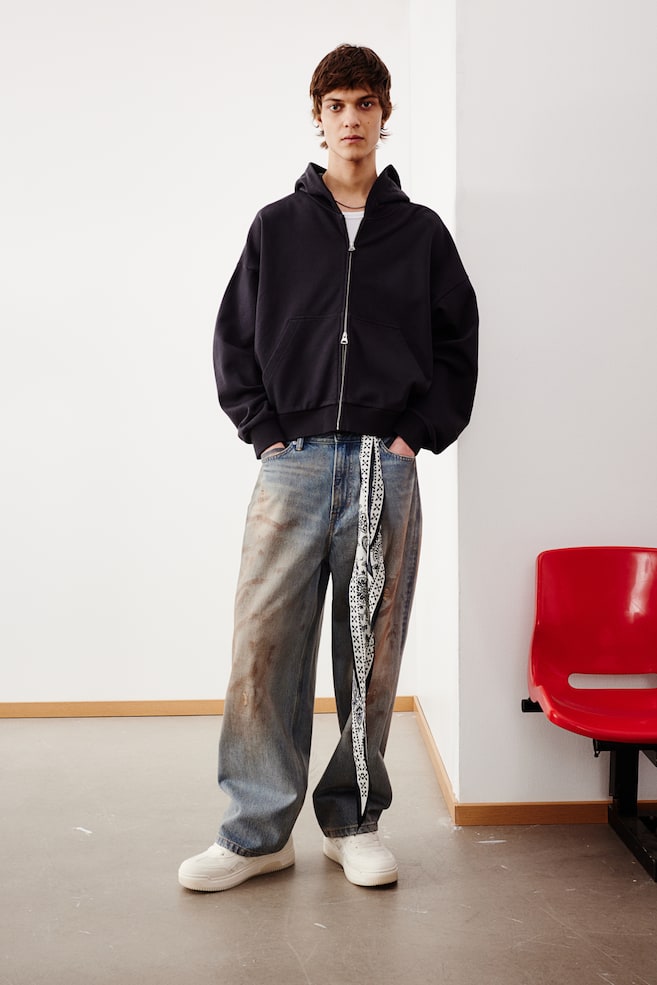 Куртка с капюшоном на молнии свободного кроя H&M, черный
Куртка с капюшоном на молнии свободного кроя H&M, черный