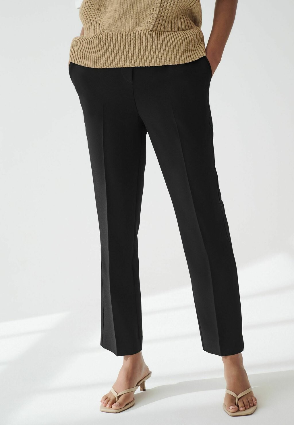 Брюки TAILORED ELASTIC BACK REGULAR FIT Next, черный
Брюки TAILORED ELASTIC BACK REGULAR FIT Next, черный