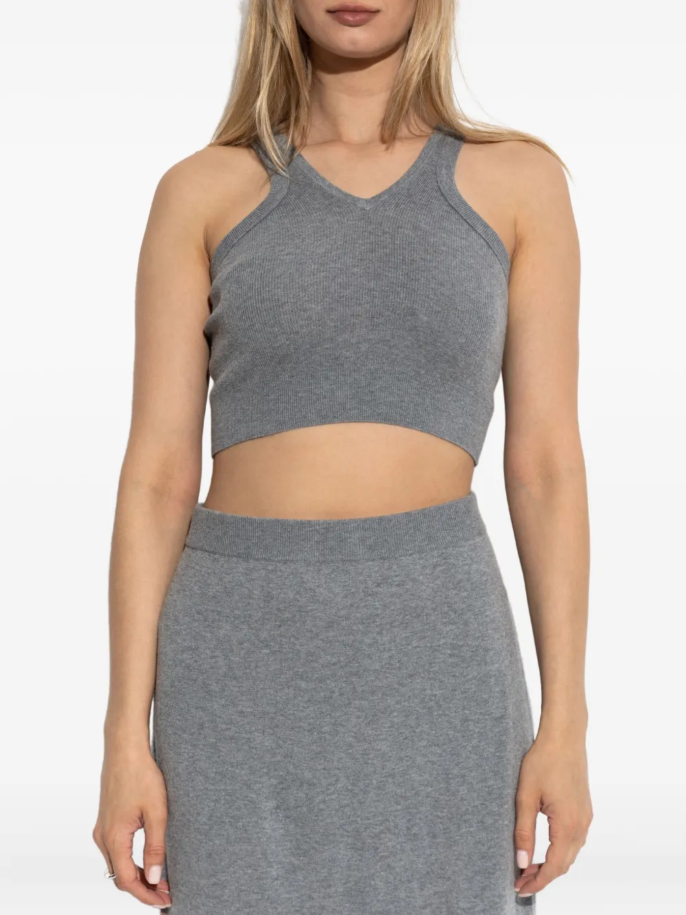 Топ в рубчик с V-образным вырезом Lisa Yang, серый
Топ в рубчик с V-образным вырезом Lisa Yang, серый