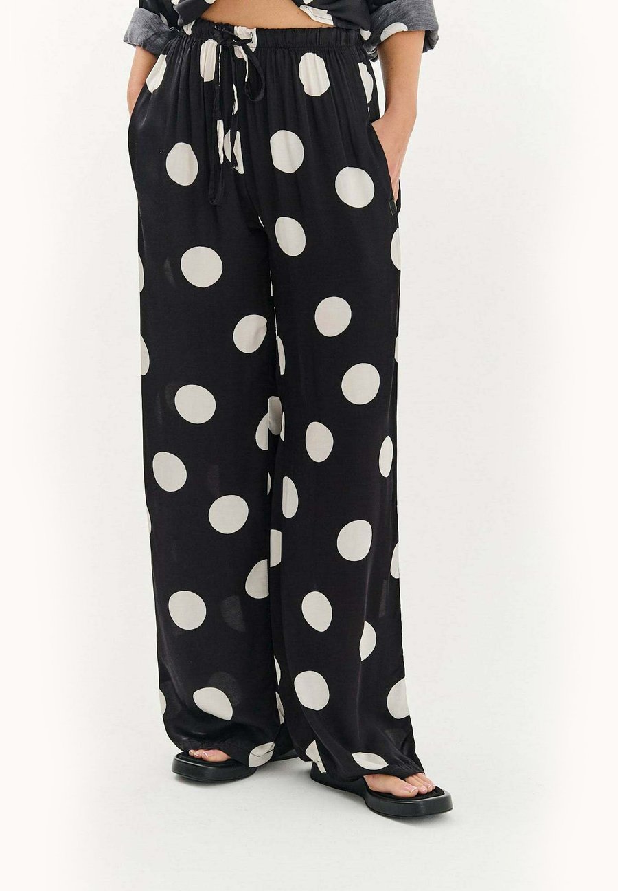 Брюки NAOKO LUCKY DOTS, Black
Брюки NAOKO LUCKY DOTS, Black