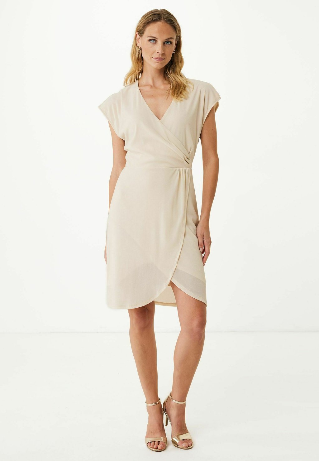 Платье-футляр Mexx, кремовый
Платье-футляр Mexx, кремовый