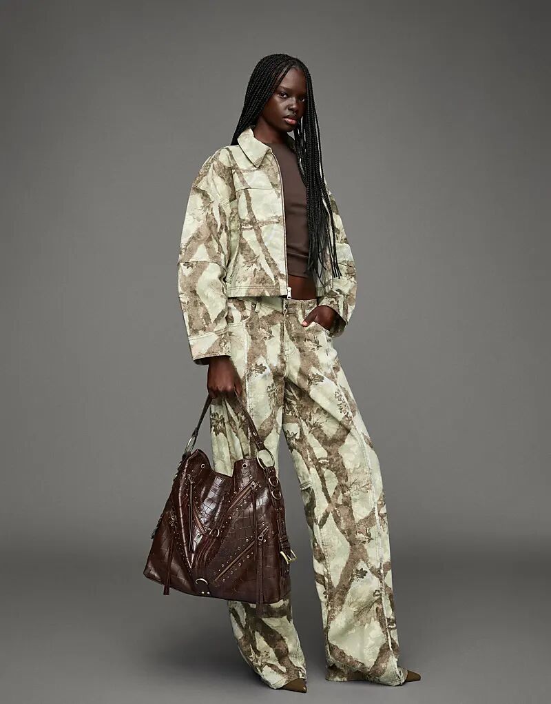 Укороченная джинсовая куртка Bershka Printed серого цвета
Укороченная джинсовая куртка Bershka Printed серого цвета