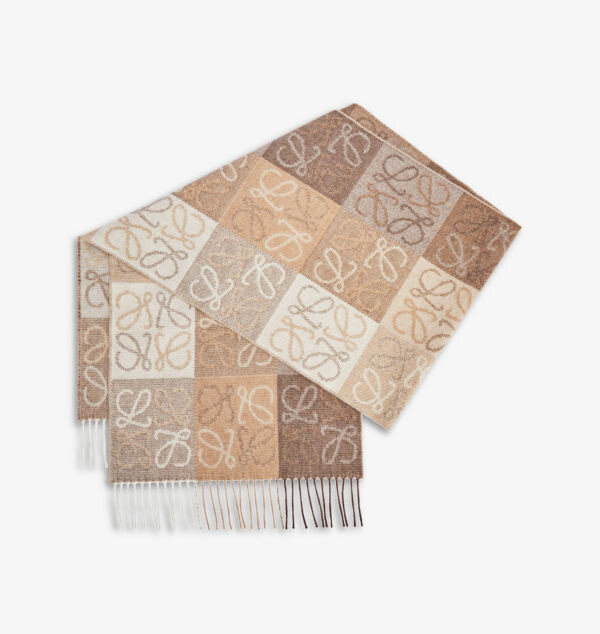 Шарф из смеси шерсти и кашемира «Анаграмма» Loewe, мультиколор
Шарф из смеси шерсти и кашемира «Анаграмма» Loewe, мультиколор