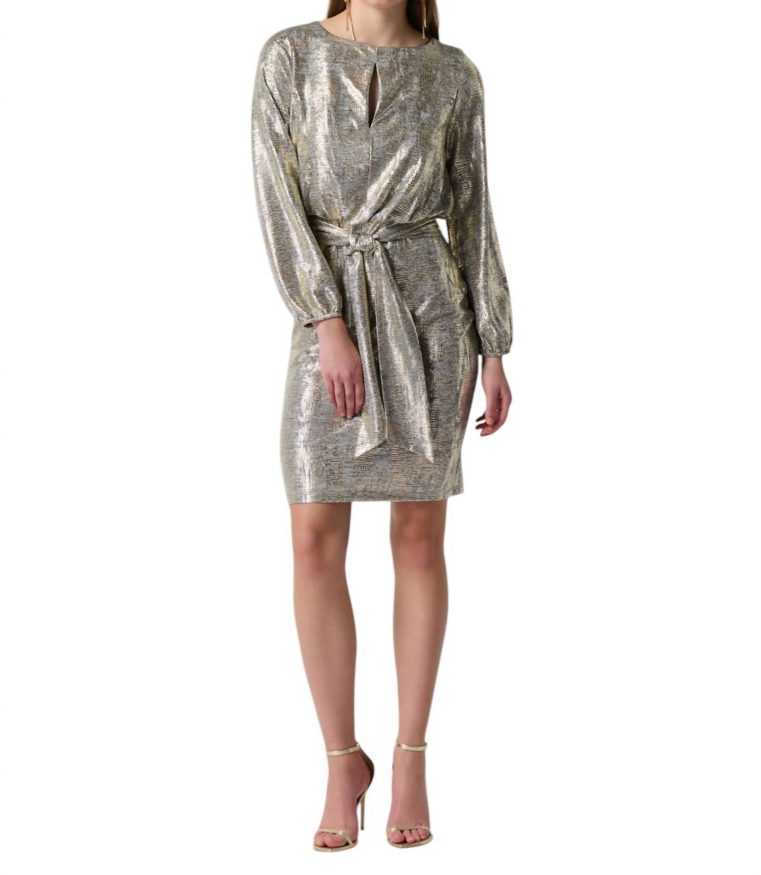 Платье-халат с металлическим поясом в сером/золотом цвете Joseph Ribkoff
Платье-халат с металлическим поясом в сером/золотом цвете Joseph Ribkoff