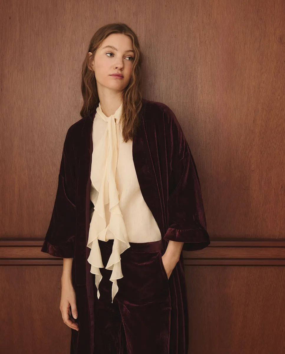 Женское бархатное кимоно с лацканами Lloyd's, фиолетовый
Женское бархатное кимоно с лацканами Lloyd's, фиолетовый