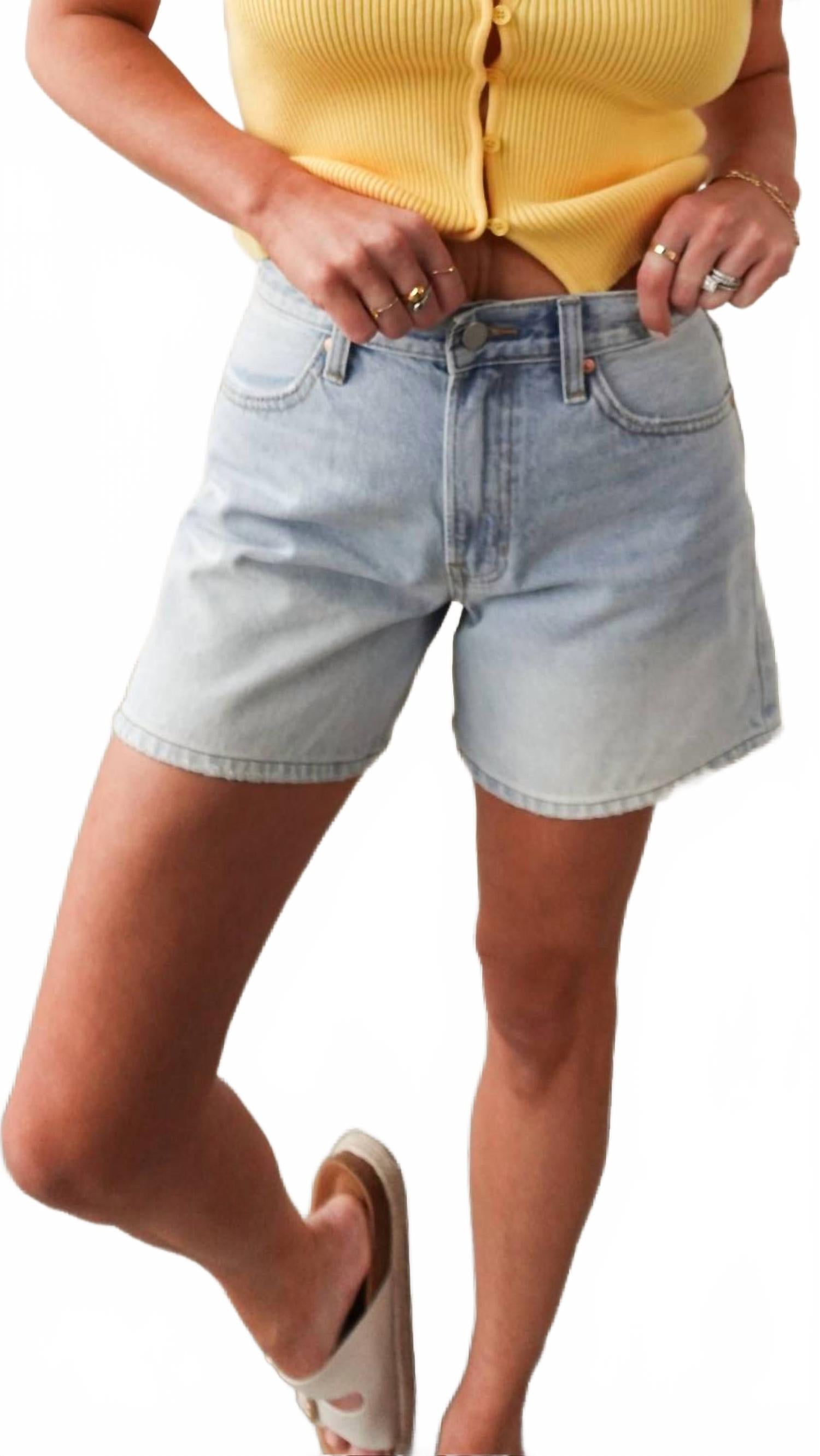 Джинсовые шорты с высокой талией в светлой стирке JBD., Light Wash
Джинсовые шорты с высокой талией в светлой стирке JBD., Light Wash