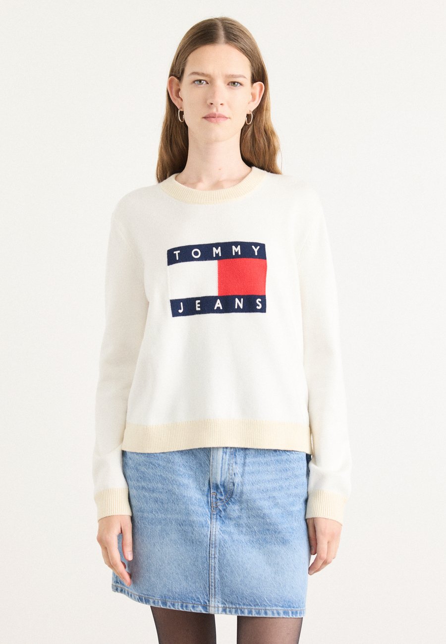 Джемпер Tommy Jeans SWEATER, Ecru/Off-White
Джемпер Tommy Jeans SWEATER, Ecru/Off-White