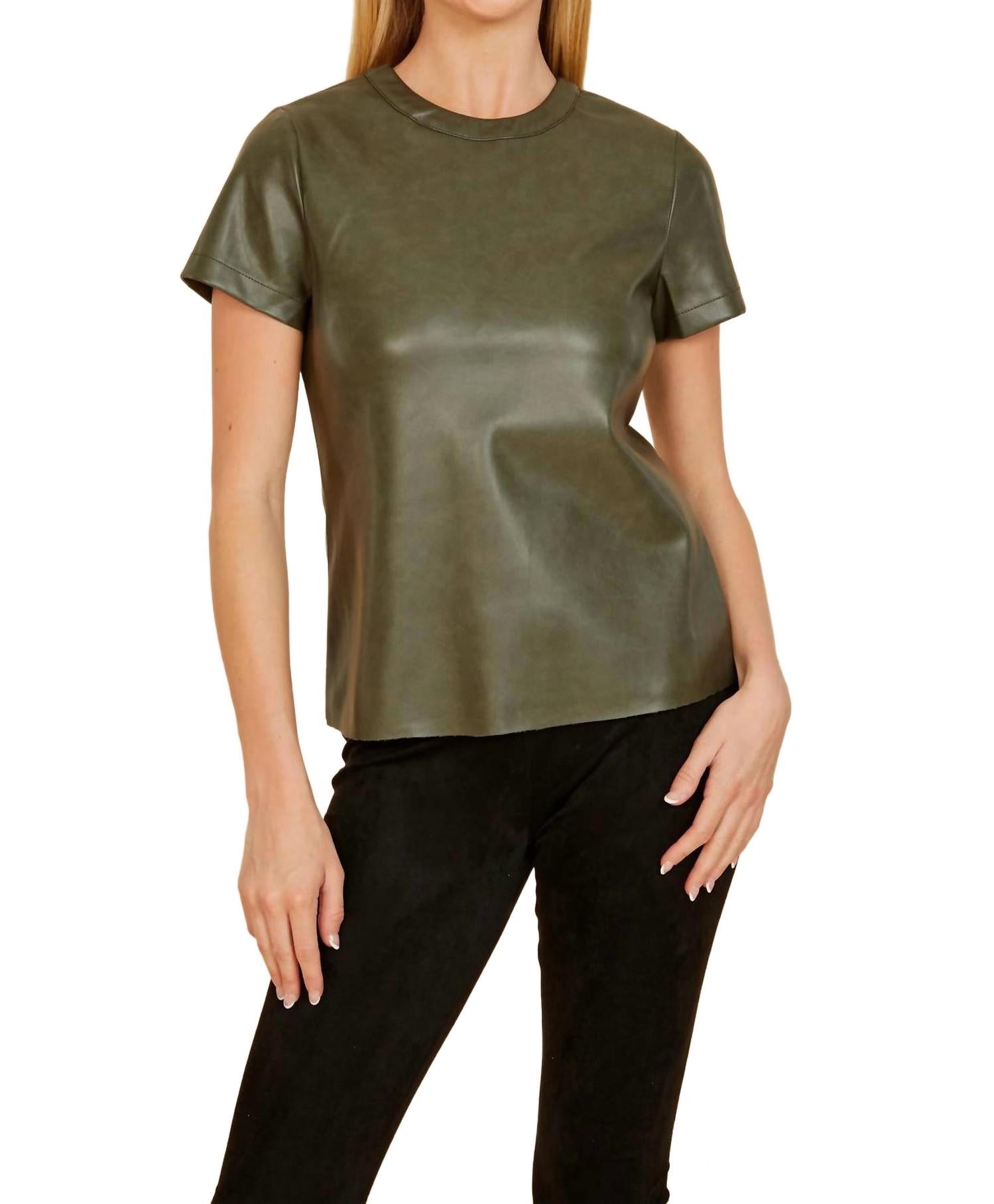 Футболка из веганской кожи в цвете хаки DOLCE CABO
Футболка из веганской кожи в цвете хаки DOLCE CABO