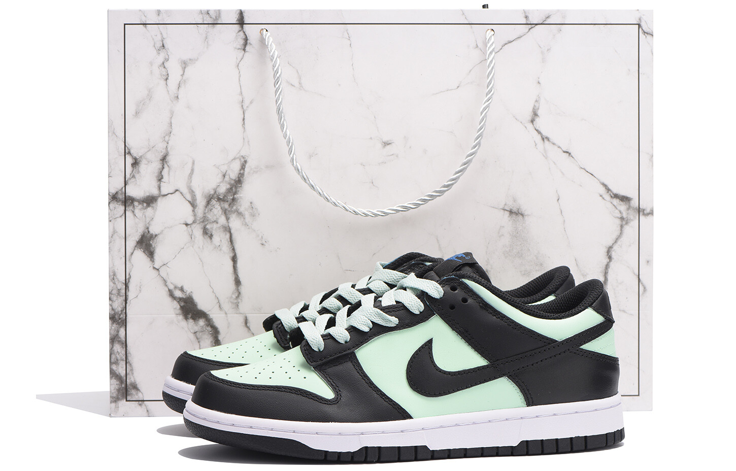 Кроссовки Nike Dunk Skateboarding Shoes Women's Low-top Black/Green, черный/зеленый
Кроссовки Nike Dunk Skateboarding Shoes Women's Low-top Black/Green, черный/зеленый
