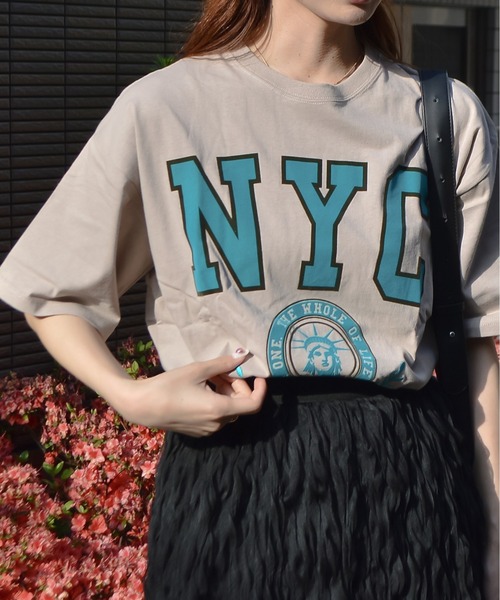 Футболка с флокированным логотипом NYC, бренд Spiritoso, цвет серо-бежевый
Футболка с флокированным логотипом NYC, бренд Spiritoso, цвет серо-бежевый