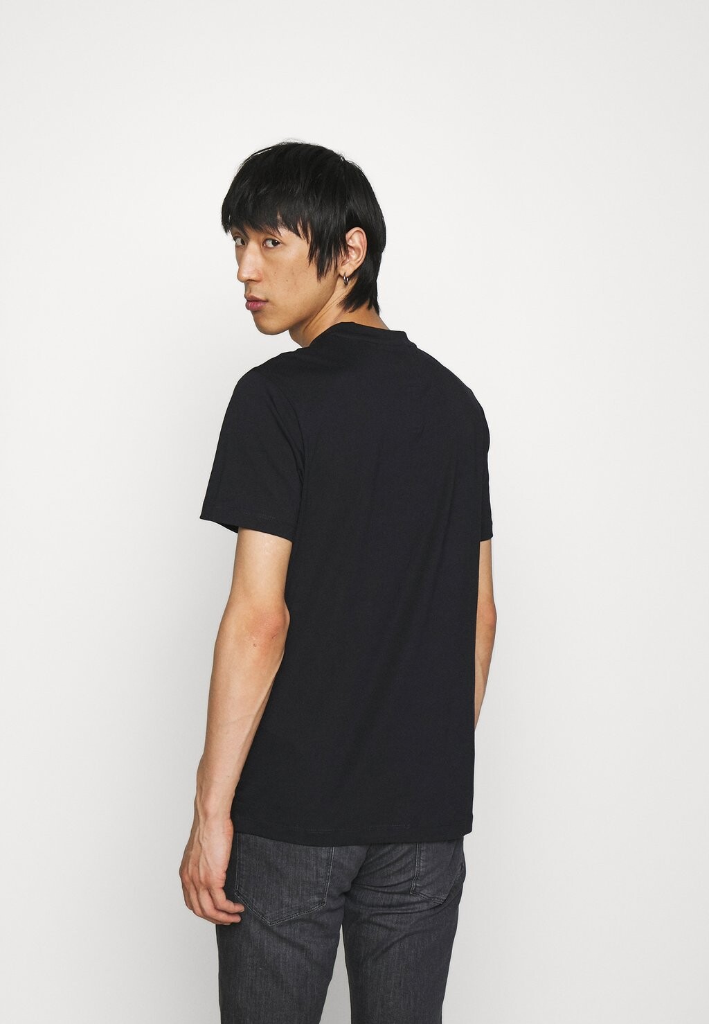 Футболка с принтом Emporio Armani, темно-синий
Футболка с принтом Emporio Armani, темно-синий