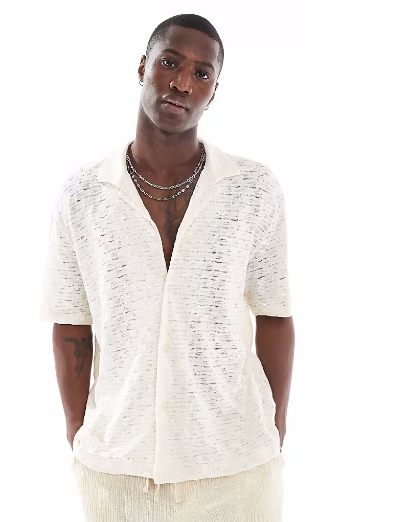 Трикотажная фактурная рубашка Bershka квадратной формы цвета экрю
Трикотажная фактурная рубашка Bershka квадратной формы цвета экрю