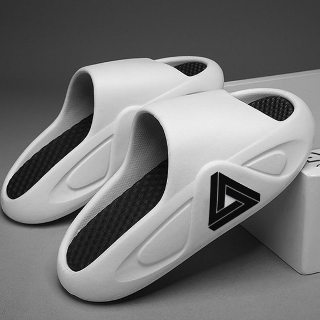 Шлепанцы мужские Bte, цвет Black/Gold
Шлепанцы мужские Bte, цвет Black/Gold