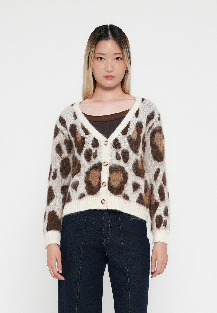 Кардиган ONLY ONLEDELIE LIFE CARDI V NECK , Birch/Chestnut/Cocoa Creme/Beige
Кардиган ONLY ONLEDELIE LIFE CARDI V NECK , Birch/Chestnut/Cocoa Creme/Beige