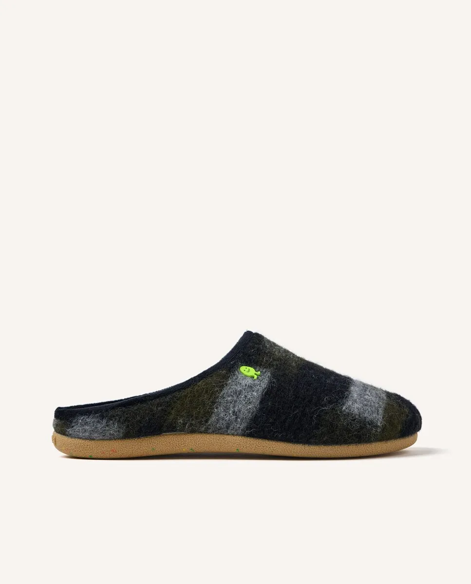 Мужские домашние тапочки из шерсти с мягкой стелькой из меха Hot Potatoes, военный зеленый
Мужские домашние тапочки из шерсти с мягкой стелькой из меха Hot Potatoes, военный зеленый