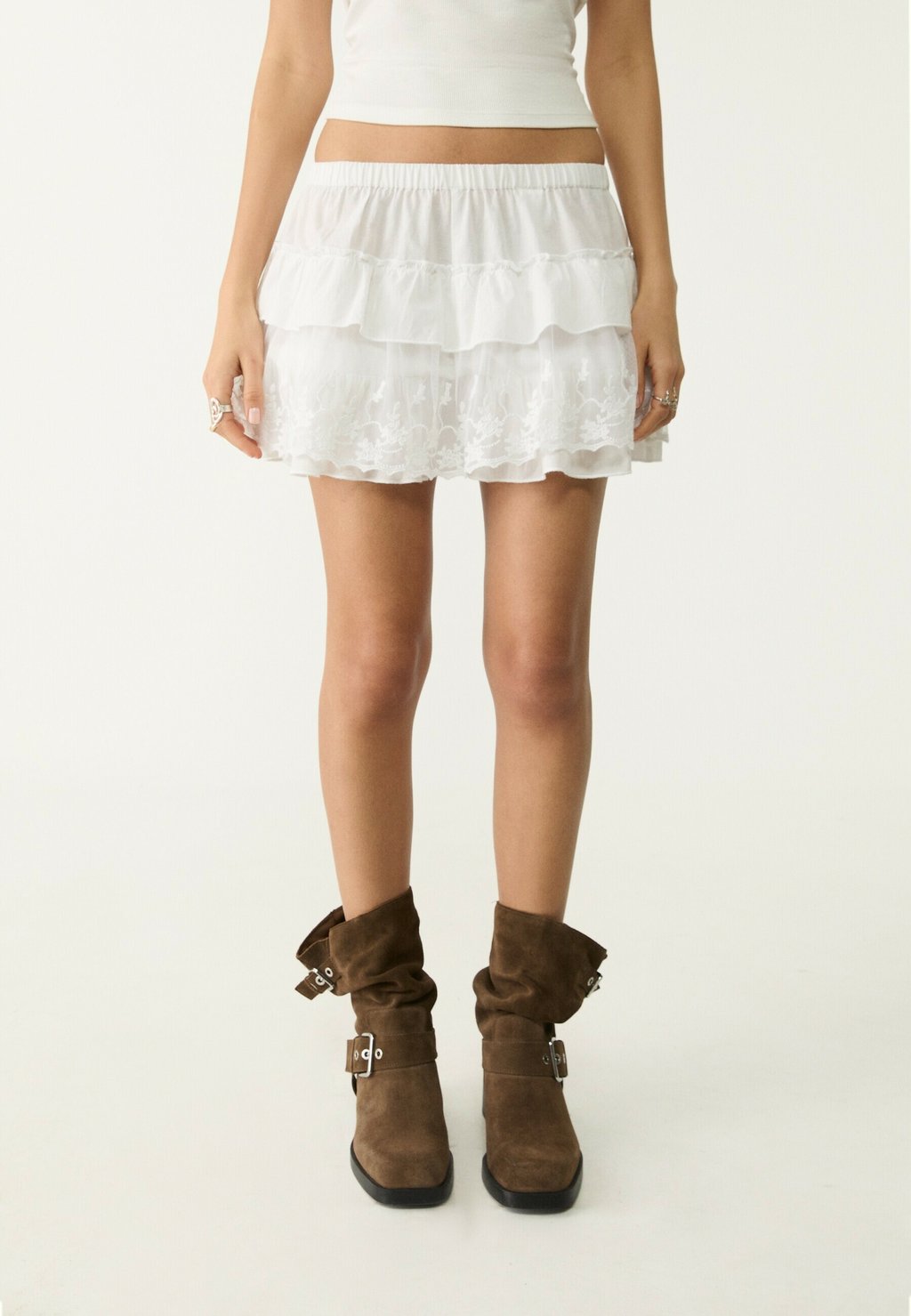 Юбка А-силуэта FRILL - Mini skirt Stradivarius, белый 
Юбка А-силуэта FRILL - Mini skirt Stradivarius, белый