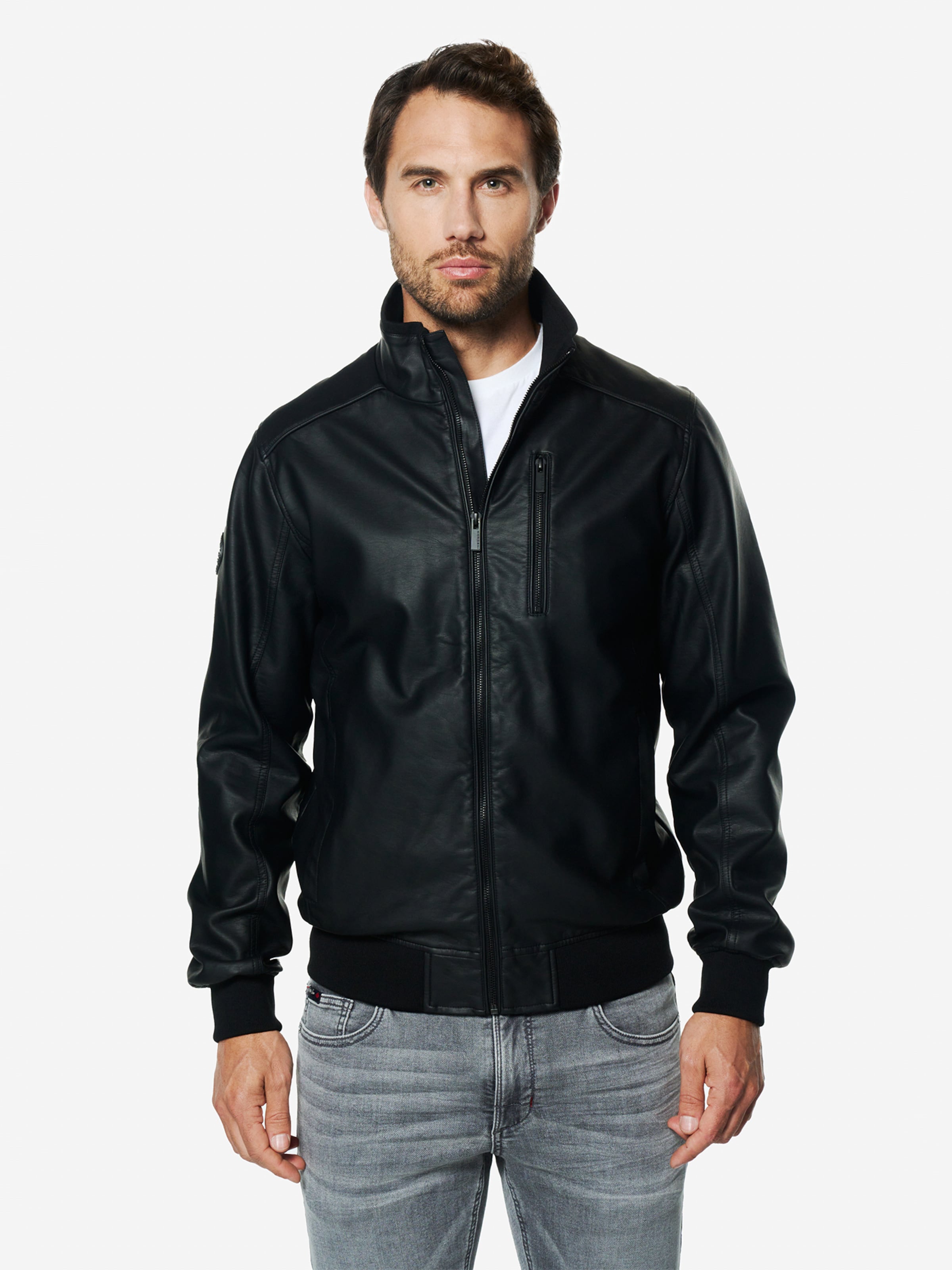 KOROSHI Куртка для межсезонья в черном цвете
KOROSHI Куртка для межсезонья в черном цвете