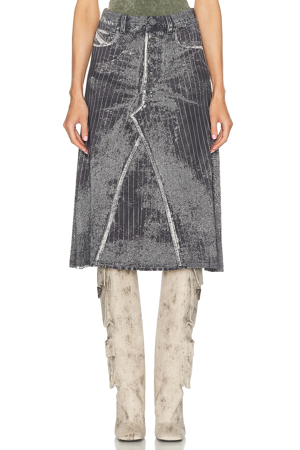 Юбка-миди Diesel, цвет Deep & Black
Юбка-миди Diesel, цвет Deep & Black