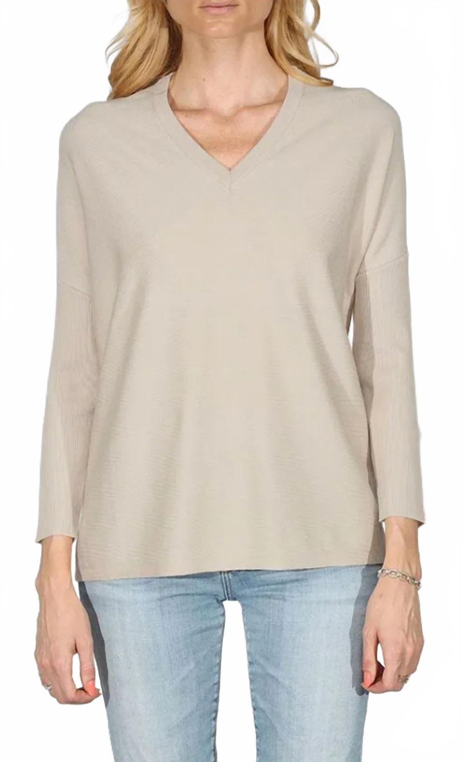 Объемный свитер с V-образным вырезом в песочном цвете Metric Knits, Sand
Объемный свитер с V-образным вырезом в песочном цвете Metric Knits, Sand