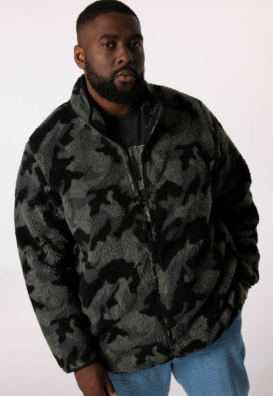 Флисовая куртка STHUGE CAMOUFLAGE, Black
Флисовая куртка STHUGE CAMOUFLAGE, Black