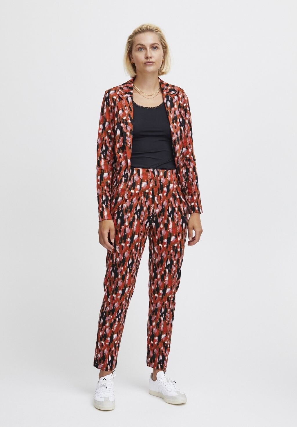 Блейзер ICHI IHKATE, сахарный миндаль, арт, цвет sugar almond art aop
Блейзер ICHI IHKATE, сахарный миндаль, арт, цвет sugar almond art aop