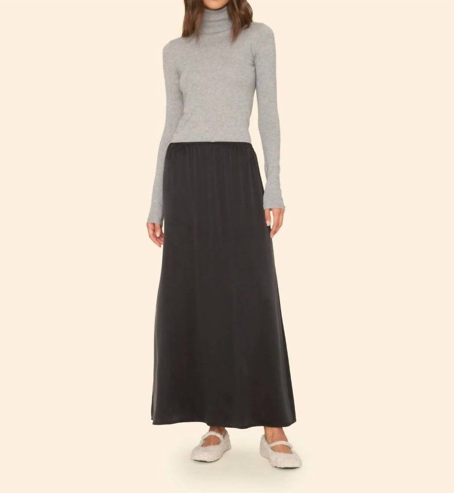 Сола Юбка в черном XIRENA
Сола Юбка в черном XIRENA