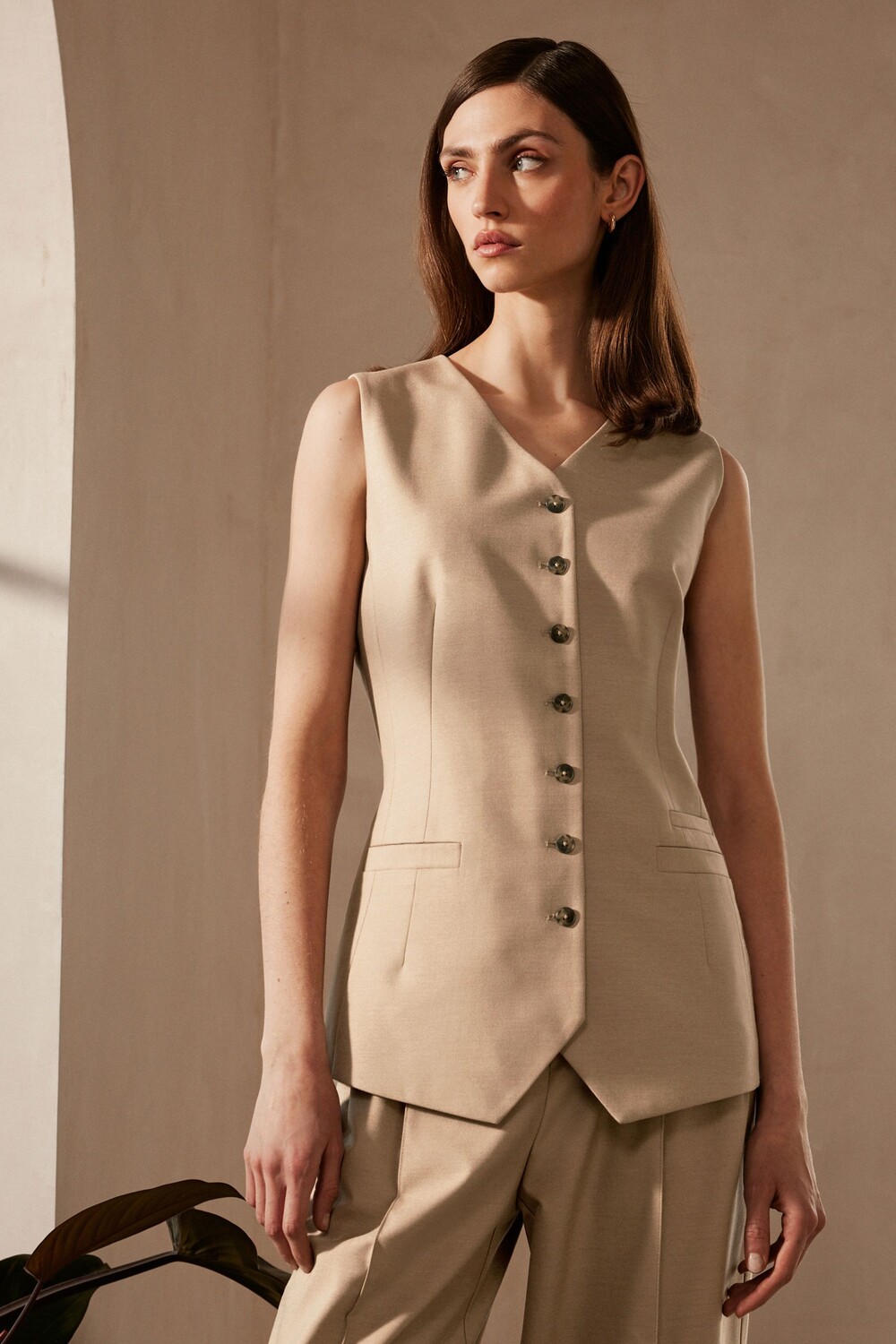 Премиальный приталенный жилет удлиненного кроя Next, коричневый
Премиальный приталенный жилет удлиненного кроя Next, коричневый