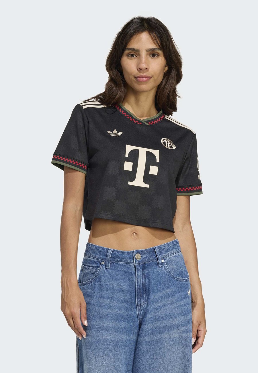 Футболка Adidas Originals FC BAYERN 2025/2026 THIRD CROPPED JERSEY, Black, Черный, Футболка Adidas Originals FC BAYERN 2025/2026 THIRD CROPPED JERSEY, Black
Футболка Adidas Originals FC BAYERN 2025/2026 THIRD CROPPED JERSEY, Black, Черный, Футболка Adidas Originals FC BAYERN 2025/2026 THIRD CROPPED JERSEY, Black