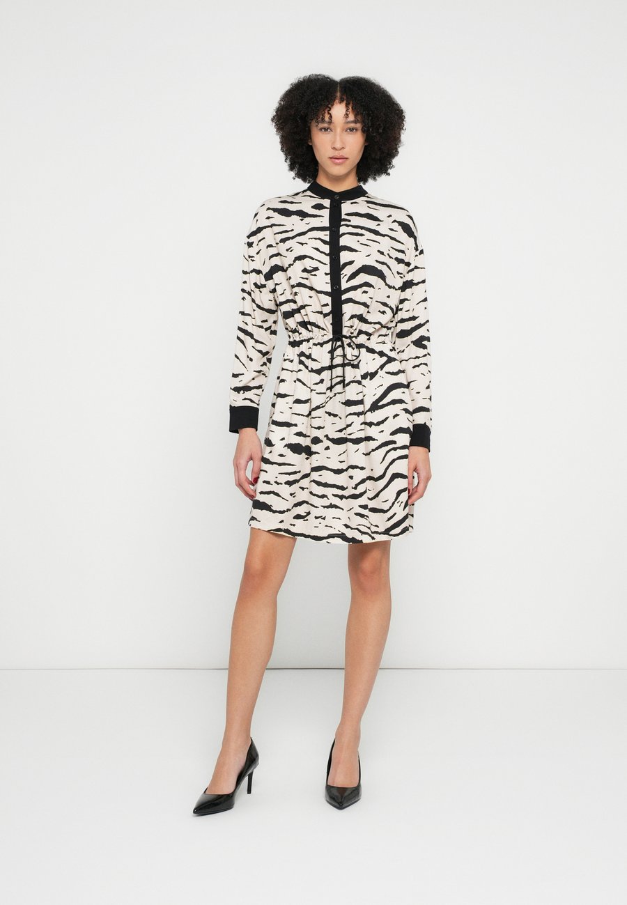 Платье Marc Cain Shirt dress, Magnolia/Beige
Платье Marc Cain Shirt dress, Magnolia/Beige