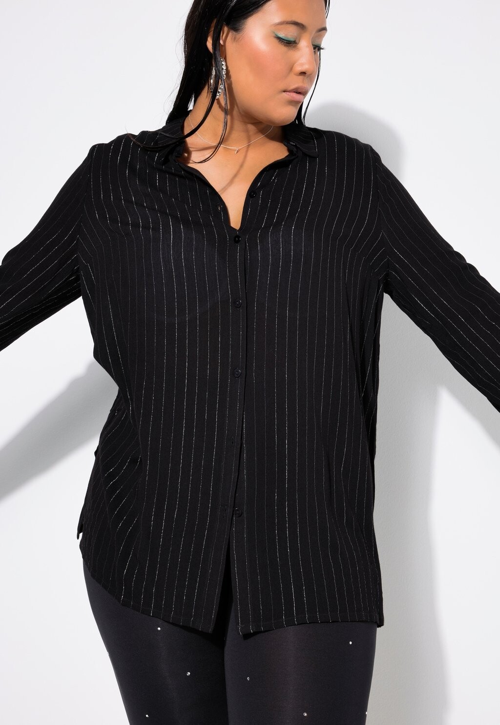 Блузка на пуговицах GLITZERSTREIFEN Studio Untold, черный
Блузка на пуговицах GLITZERSTREIFEN Studio Untold, черный