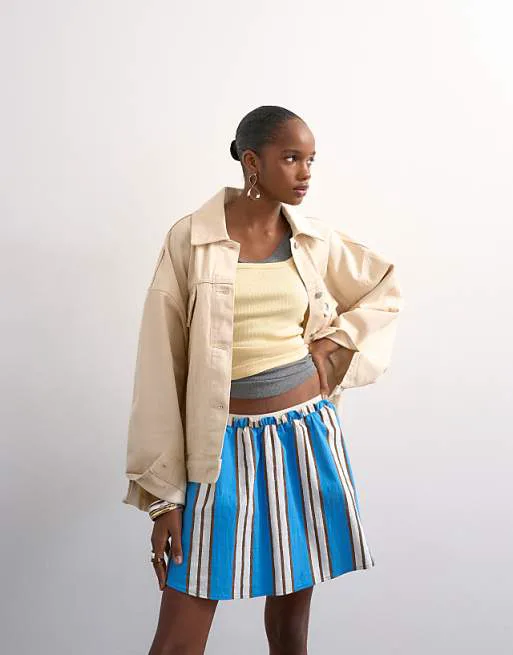 Эластичная мини-юбка Topshop в спортивную синюю полоску
Эластичная мини-юбка Topshop в спортивную синюю полоску