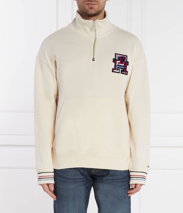 Свитер с монограммой, застежка-молния 1/4 Oversize fit Tommy Hilfiger, экрю 
Свитер с монограммой, застежка-молния 1/4 Oversize fit Tommy Hilfiger, экрю