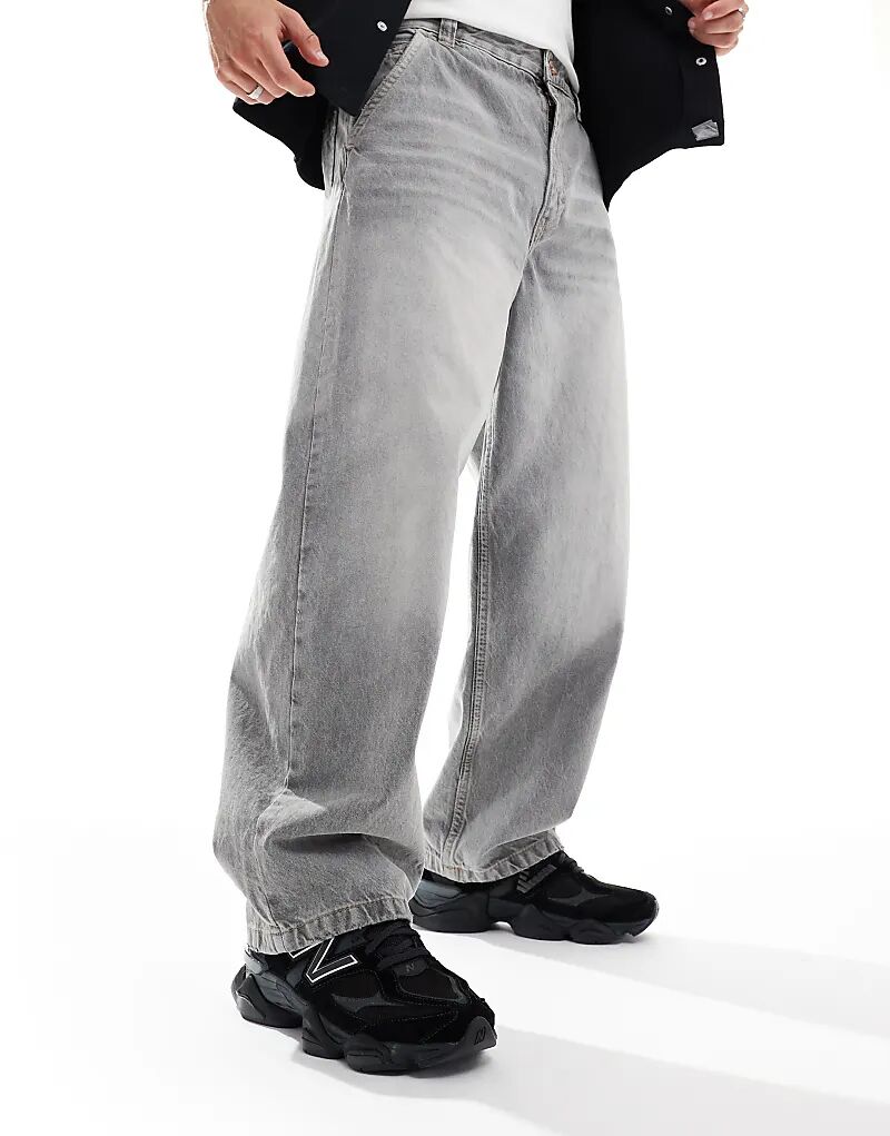 Джинсы Bershka Skate Fit с эффектом потертости светло-серого цвета 
Джинсы Bershka Skate Fit с эффектом потертости светло-серого цвета