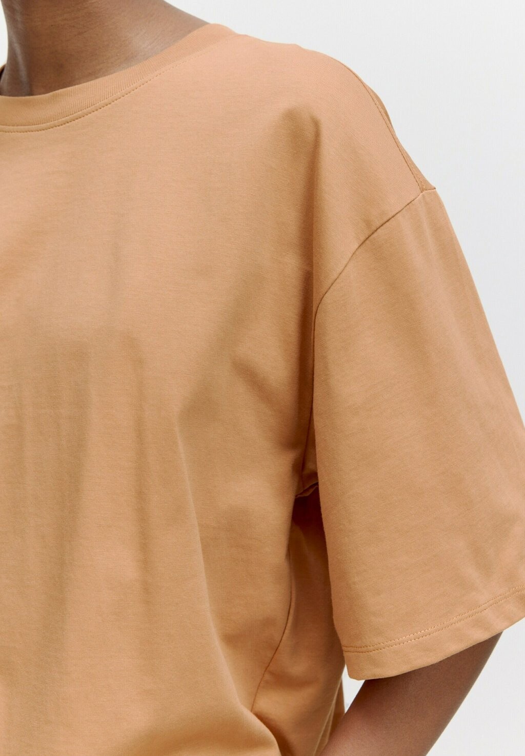 Базовая футболка EDITED, коричневый
Базовая футболка EDITED, коричневый